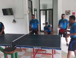 Jaga Kondisi Fisik, Personel Denzibang 1/Stg Bermain Tenis Meja bersama Atlet Popda Sekadau
