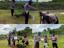 *Sinergitas Peduli Lingkungan, Anggota Polsek Ngariboyo Bersama Instansi Terkait Gelar Penanaman 1000 Pohon di Embung Pendem