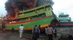 Kebakaran Belasan Kapal di Pelabuhan Pelindo Tegal, Polisi Arahkan Puluhan Kapal ke Lokasi Aman