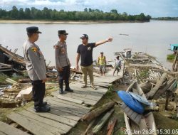 Kegiatan Polsek Dusun Selatan melaksanakan kegiatan Baksos dan pemantauan terhadap Lokasi Tanah longsor