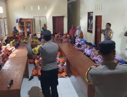 Terima Kunjungan Anak-Anak TK, Kapolsek Grabag Kenalkan Tugas dan Profesi Polisi