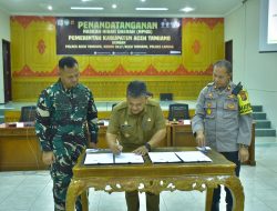 Drs. Asra Laksanakan Penandatanganan NPHD Pemilukada Serentak Tahun 2024