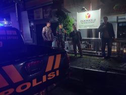 Kerjasama TNI-Polri Perkuat Keamanan: Bhabinkamtibmas Imbau Warga Jelang Pemilu 2024