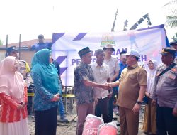 Pemkab Aceh Tamiang Serahkan Bantuan Korban Kebakaran Di Seruway