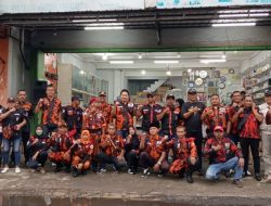 PAC Pemuda Pancasila Boja Bagi-bagi Takjil di Jalan Raya Pemuda Boja