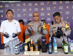 Aparat Kepolisian Berhasil Musnahkan 3.633 Botol Miras di Batang