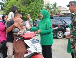 TNI-Persit dan Sapma PP di Abdya Bagikan Takjil Gratis Untuk Warga