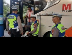 Jelang Arus Mudik Dan Balik, Satlantas Bersama Dinhub Lakukan Ramp Check Di Terminal Madureso Temanggung