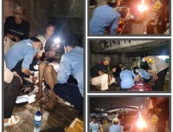 Tanggap Aduan Warga, Polsek Tambora dan P3S Evakuasi Pria Sakit di bawah Flyover Angke