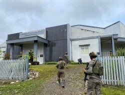 Satgas Ops Damai Cartenz-2025 Amankan Ibadah Minggu di Gereja Bethel Indonesia, Oksibil