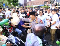 Kapolri Jenderal Listyo Sigit Prabowo Bagikan 1.000 Takjil Bersama Insan Media
