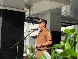 Wabup Rahmat Hidayat Pimpin Langsung Upacara Peringatan Hardiknas Di Halaman Kantor Bupati