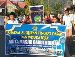 Pawai Santri Warnai Minggu Pagi, Warga Padang Tumpah Ruah Saksikan Wisuda MDTA Darul Hikmah Pagambiran Ampalu nan XX