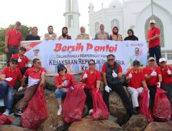 Kejati Sumbar Rayakan Harlah dengan Tanam Pohon dan Bersih Pantai