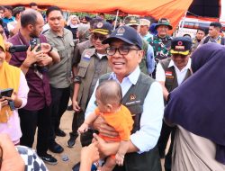 KUNJUNGAN MENKO PMK PERTEGAS KOMITMEN NEGARA HADIR UNTUK WARGA TERDAMPAK