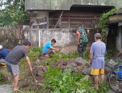 Sertu Syafruddin Giat Komsos dan Gotong Royong Bersama Warga Binaan Koramil 01/PBU