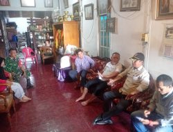 Babinsa Serka Roby Kurniawan Jalin Silaturahmi dengan Warga, Giat Babinsa di Kelurahan Lolong Belanti