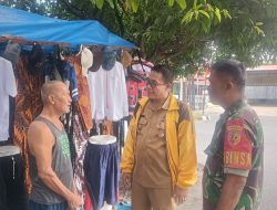 Babinsa Sertu Marjohan Dampingi Peneguran PKL di Rimbo Kaluang
