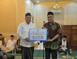 Tim Safari Ramadan Provinsi Sumatera Barat Kunjungi Masjid Al Faizin Baringin, Serahkan Bantuan dan Sampaikan Program Prioritas, Termasuk Pembangunan Jembatan dan Rehabilitasi Jalan