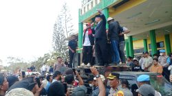 Pastikan Hak Masyarakat Terpenuhi, Bupati Armia Temui Aksi Demo Masyarakat