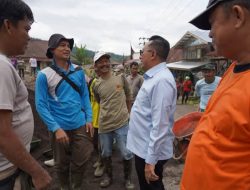 Bupati Eka Putra Berikan Bantuan serta Hadir Langsung dan Apresiasi Gotong Royong Pembangunan Halaman Masjid Nurul Falah