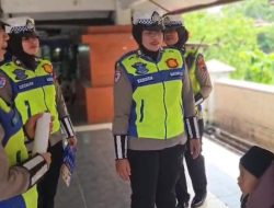 Operasi Keselamatan Candi 2026, Polwan Satlantas Demak Edukasi Warga di Obyek Vital