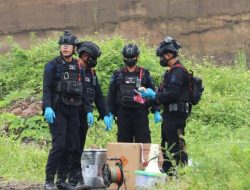 Polres Kendal Gandeng Tim Jibom Satbrimob Polda Jateng Musnahkan Bahan Peledak Mercon