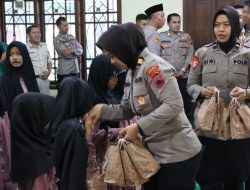 Pererat Silaturahmi di Bulan Suci, Polres Kendal Salurkan Takjil dan Sembako di Panti Asuhan Darul Hadlonah