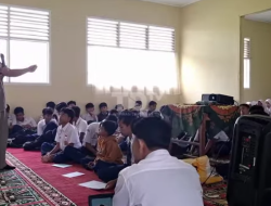 Kadis Kominfo Tanah Datar Bekali Pelajar Literasi Digital untuk Cegah Hoaks dan Cyberbullying
