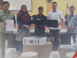 Theo Satria Serahkan Bantuan Peralatan Kesenian kepada Kelompok Ronggeng Kajai Mandiri