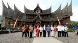 Menteri Pariwisata Promosikan Istano Basa Pagaruyung sebagai Destinasi Unggulan