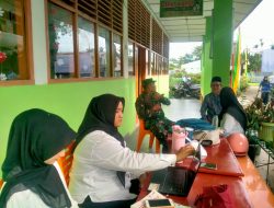 Babinsa Kelurahan Olo Sertu Koko Afriandi Perkuat Sinergi dengan Mahasiswi UNP di Sekolah Muhammadiyah 2 Padang