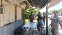 Aksi Tegas dan Humanis, Babinsa Serma Yunalizal Bersama Satpol PP Lakukan Penertiban Bangunan Liar Koramil 01/PBU