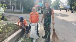 Sinergi Babinsa UKS dan DLH, Pelda Andi Irawansyah Ajak Warga Ciptakan Lingkungan Tertib dan Sehat