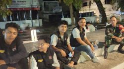 Babinsa Sertu Maiko Muriyanto Hadir di Tengah Keramaian, Pendampingan Dubalang Jaga Keamanan Pengunjung Taman Rimbo Kalung