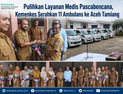 Pulihkan Layanan Medis Pascabencana, Kemenkes Serahkan 11 Ambulans ke Aceh Tamiang