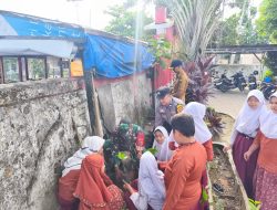 Sertu Hendri Patrizon Tanamkan Kepedulian Lingkungan Lewat Aksi Hijau di Momen Hardiknas