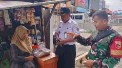 Babinsa Serka Jamarin dan Lurah UKU Tegur Pedagang, Dorong Disiplin Sediakan Tempat Sampah