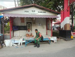 Babinsa ATB Serka Iswadi Ajak Warga Aktif Jaga Poskamling Saat Komsos
