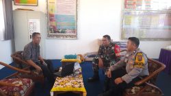 Sertu Hendri Patrizon Perkuat Sinergitas TNI Polri Lewat Komsos Humanis Koramil 01 PBU di Kelurahan Purus