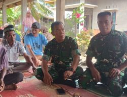 Babinsa Rimbo Kaluang Sertu Marjohan Hadiri Rumah Duka Orang Tua Rekan Koramil 01/PBU di Balai Selasa Sebagai Wujud Solidaritas TNI
