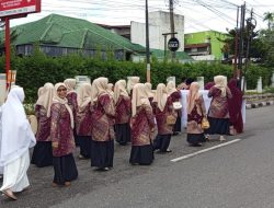 Babinsa Flamboyan Baru Sertu Maiko Muriyanto Aktif Dampingi Pembukaan MTQ Nasional ke-42 Tingkat Kecamatan Padang Barat