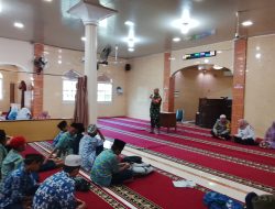 Babinsa Sertu Bastian Beri Motivasi kepada Pelajar Agar Disiplin Menuntut Ilmu dan Tidak Lupa Ibadah