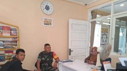 Sertu Ipal Babinsa Kampung Pondok Aktif Laksanakan Komsos Bersama Perangkat Kelurahan di Wilayah Koramil 01/PBU