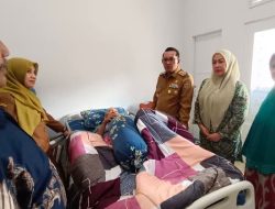 Bupati Tanah Datar Eka Putra Kunjungi Mantan Wakil Bupati Aulizul Syuib