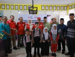 PMI Distribusikan 500 School Kit bagi Siswa Terdampak Galodo di Tanah Datar
