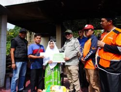 Bupati Eka Putra Serahkan Bantuan Baznas untuk Korban Kebakaran Lubuk Jantan