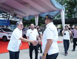 Direktur PT. Toyota Motor Manufacturing Indonesia Serahkan Bantuan 3 Unit Ambulance