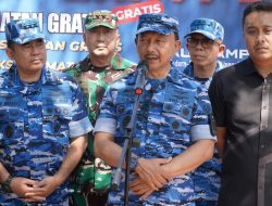 PANGDAM XX/TUANKU IMAM BONJOL DAMPINGI WAKASAU PADA BHAKTI TNI AU KE-79 DI LANUD SUTAN SJAHRIR