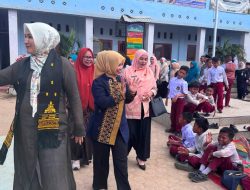 Menteri ATR/BPN Nusron Wahid Serahkan Sertifikat Pengganti bagi Korban Bencana di Aceh Tamiang